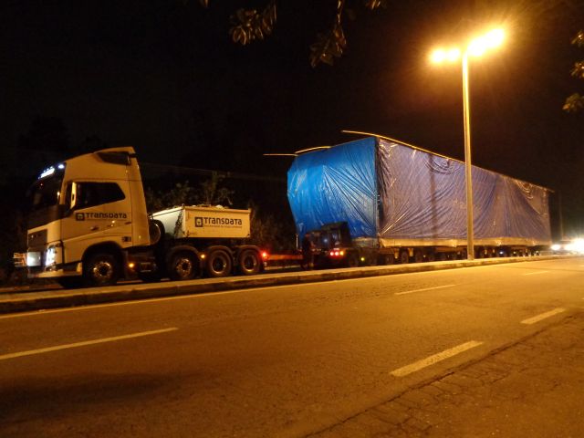 Passagem de carga excedente no trecho de Serra da Rodovia dos Tamoios foi adiada para a madrugada desta quinta (29)