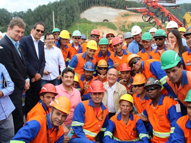 Obras de duplicação da Serra da Tamoios recebem a visita do Governador Geraldo Alckmin