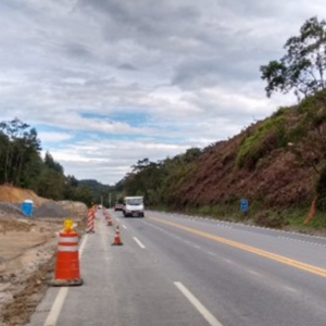 Nesta quarta (15) haverá detonação de rochas no km 64 da Rodovia dos Tamoios com interdição de pistas