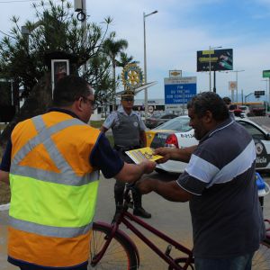 Maio Amarelo: Concessionária Tamoios realiza ações para pedestres e motoristas em Caraguatatuba