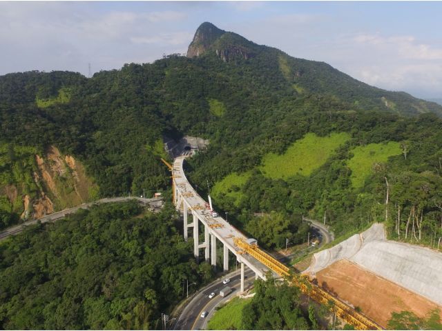 Trecho de Serra da Rodovia dos Tamoios será interditado para lançamento de vigas