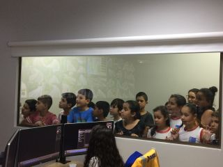 Alunos da rede municipal de Paraibuna visitam Centro de Controle Operacional e Rádio Web Tamoios
