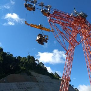 Vídeo mostra detalhes da montagem e operação do teleférico de cargas utilizado nas obras da Tamoios