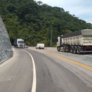 Curvas do km 79 no trecho de Serra da Tamoios foram ampliadas